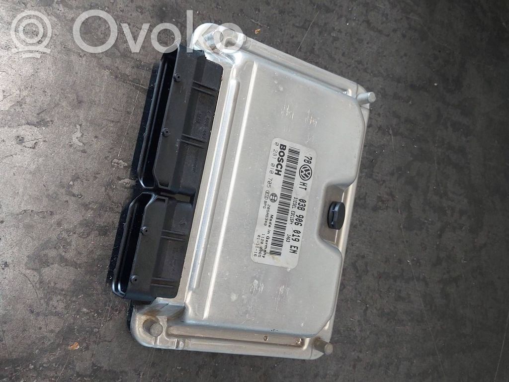 Volkswagen PASSAT B5.5 Engine control unit/module 