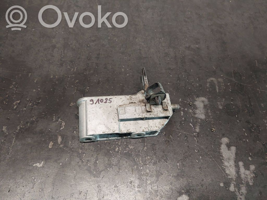 Fuel pump bracket   2246191