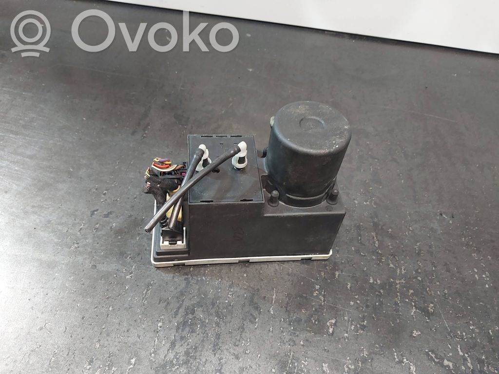Audi A4 S4 B5 8D Central locking vacuum pump 