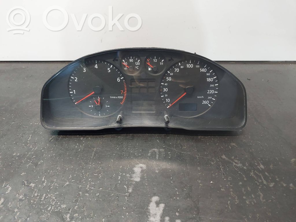 Audi A4 S4 B5 8D Speedometer (instrument cluster) 