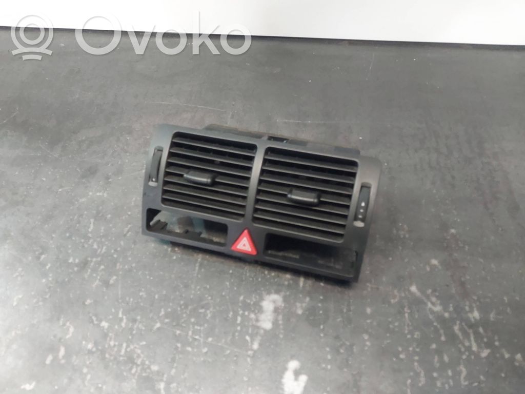 Audi A2 Centrinės oro grotelės 
