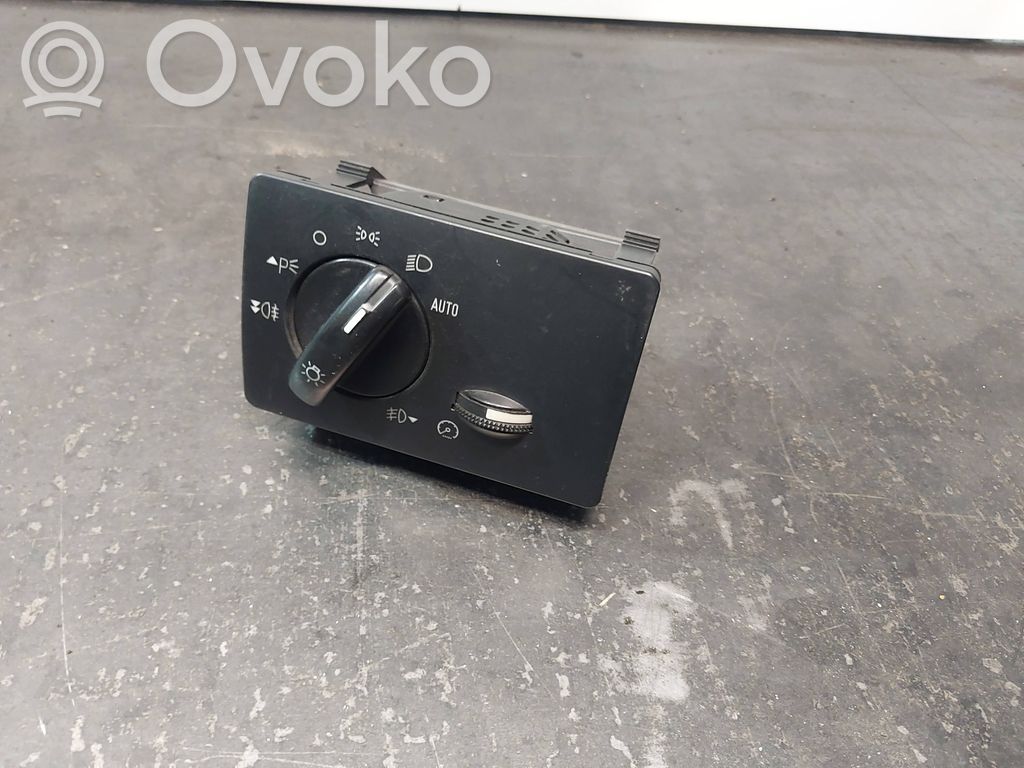Light switch   3M5T13A024JB