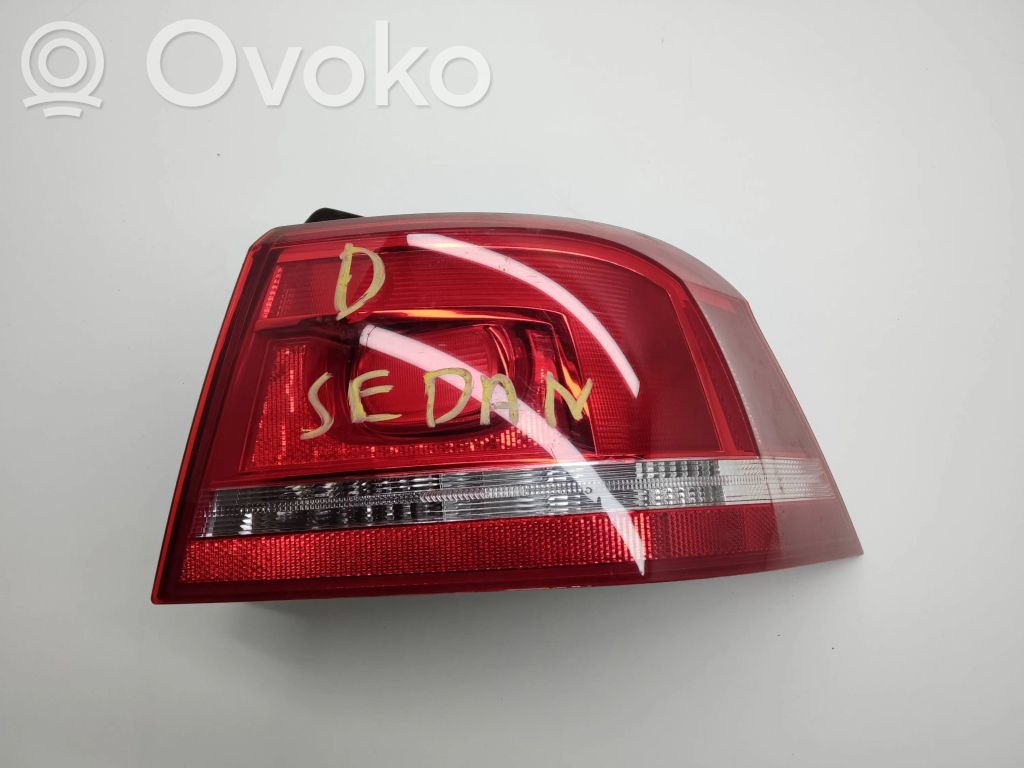 Volkswagen PASSAT B7 Lampa tylna 