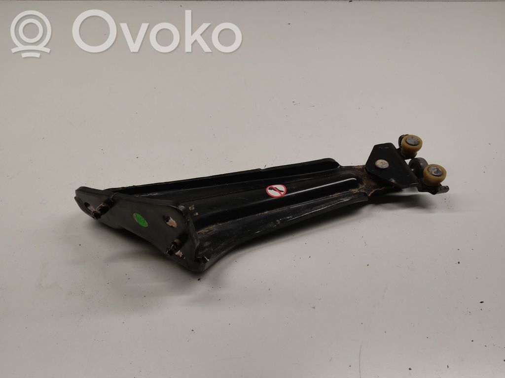 Citroen Berlingo Sliding door lower roller guide/hinge 