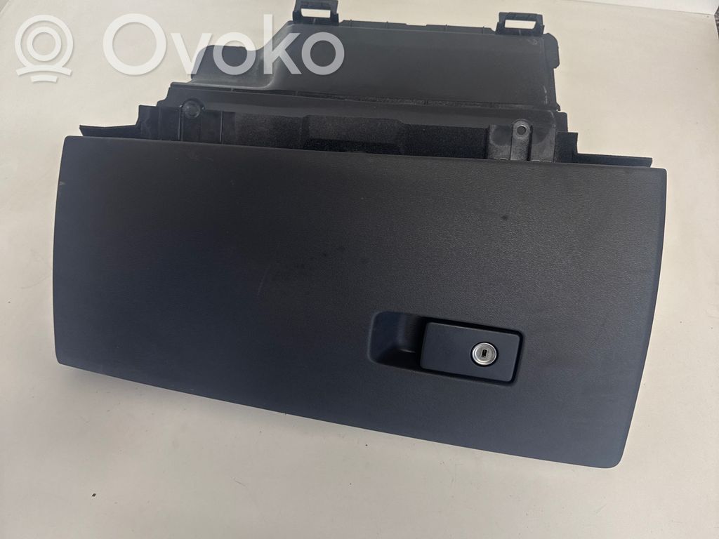 Volvo V70 Handschuhfach 