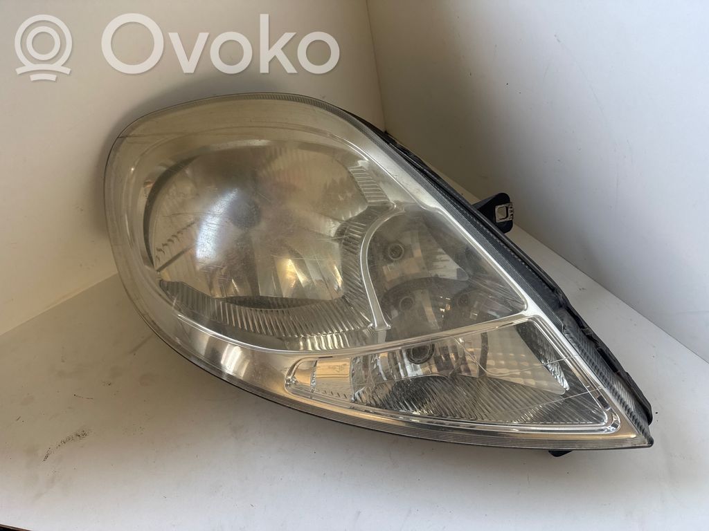 Opel Vivaro Lampa przednia 
