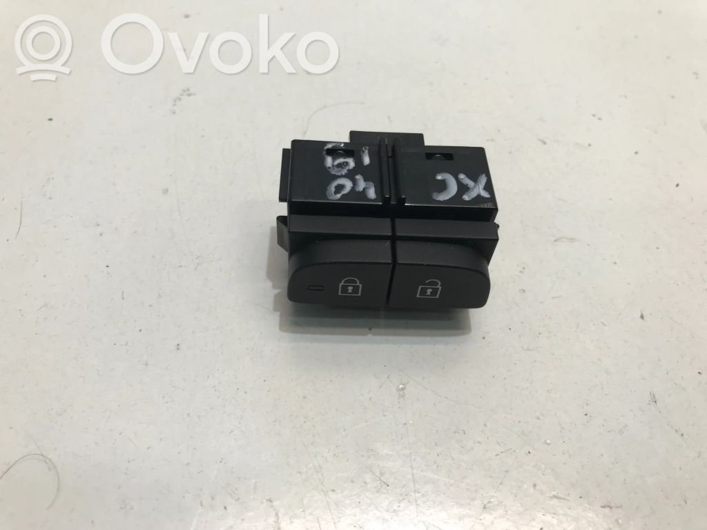 Volvo XC40 Central locking switch button 