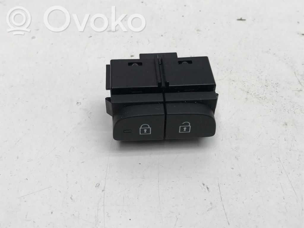 Volvo XC40 Central locking switch button 