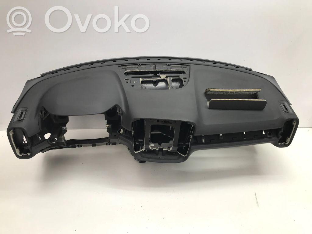 Volvo XC40 Panelė 