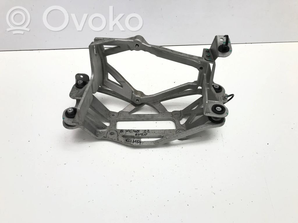 Volvo XC40 A/C compressor mount bracket 