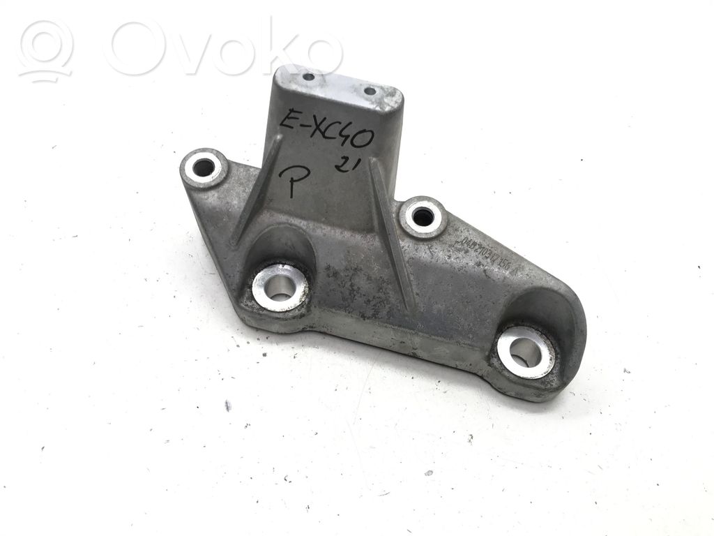 Volvo XC40 Engine mounting bracket 