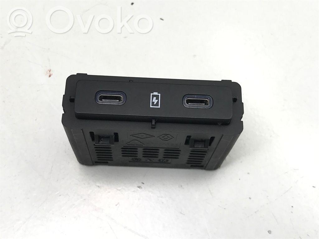 Renault Scenic E-Tech V Разъем USB 