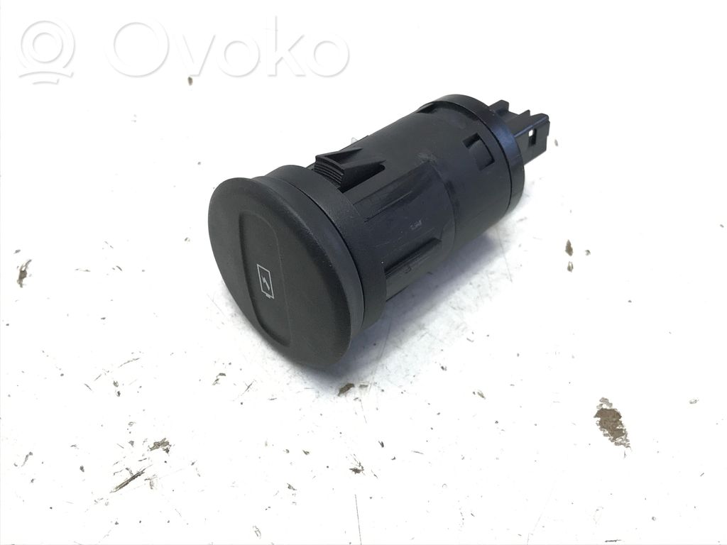 Volvo XC40 USB socket connector 