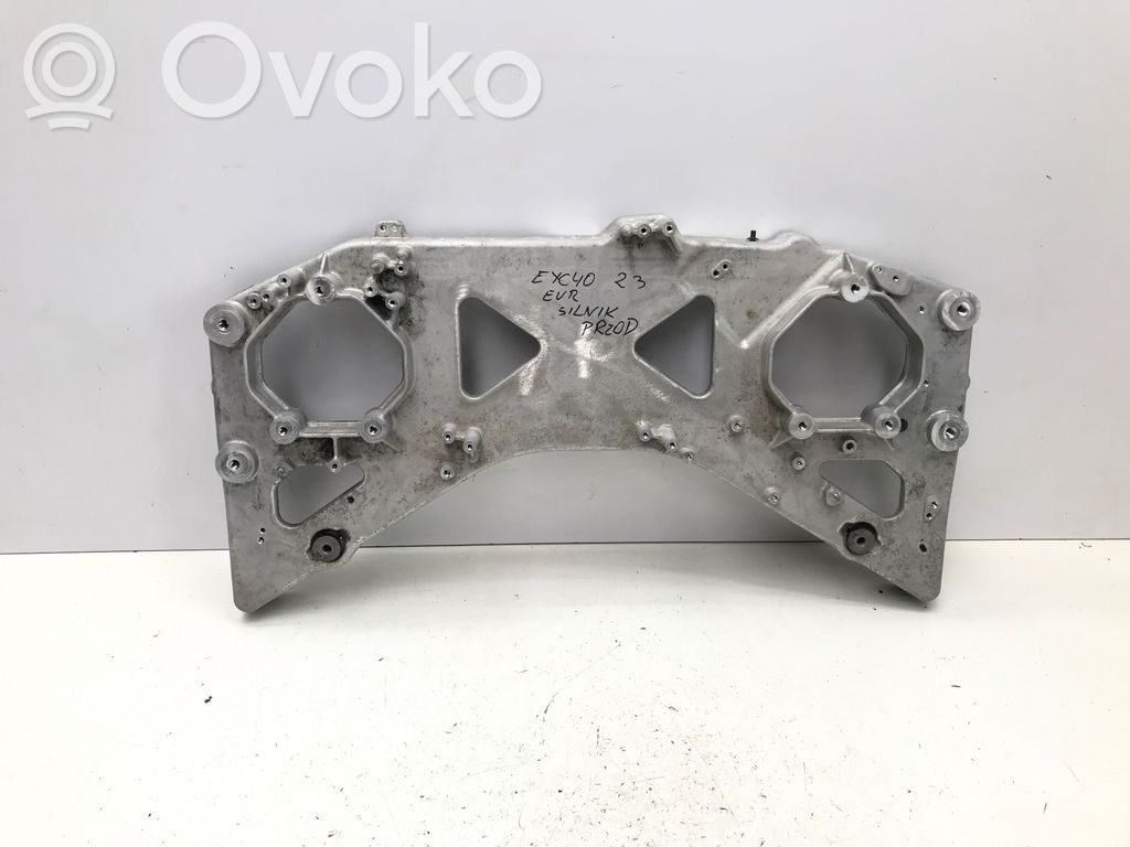 Volvo XC40 Engine mounting bracket 