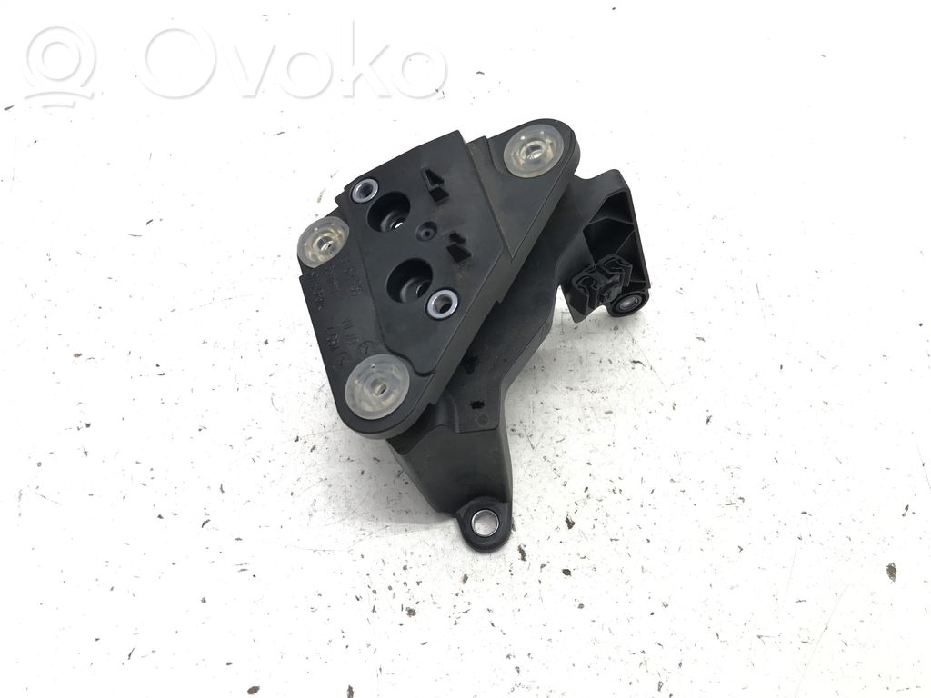 ABS-pumpun kiinnike   1EB614335C