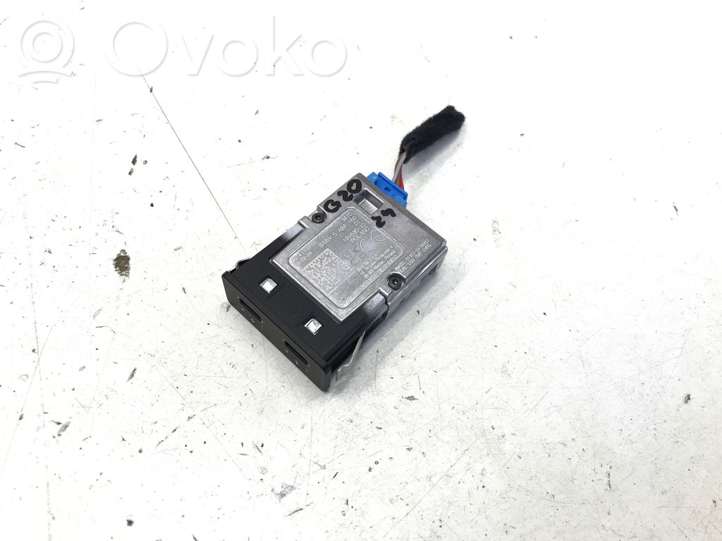 BMW 3 G20 G21 USB-pistokeliitin 