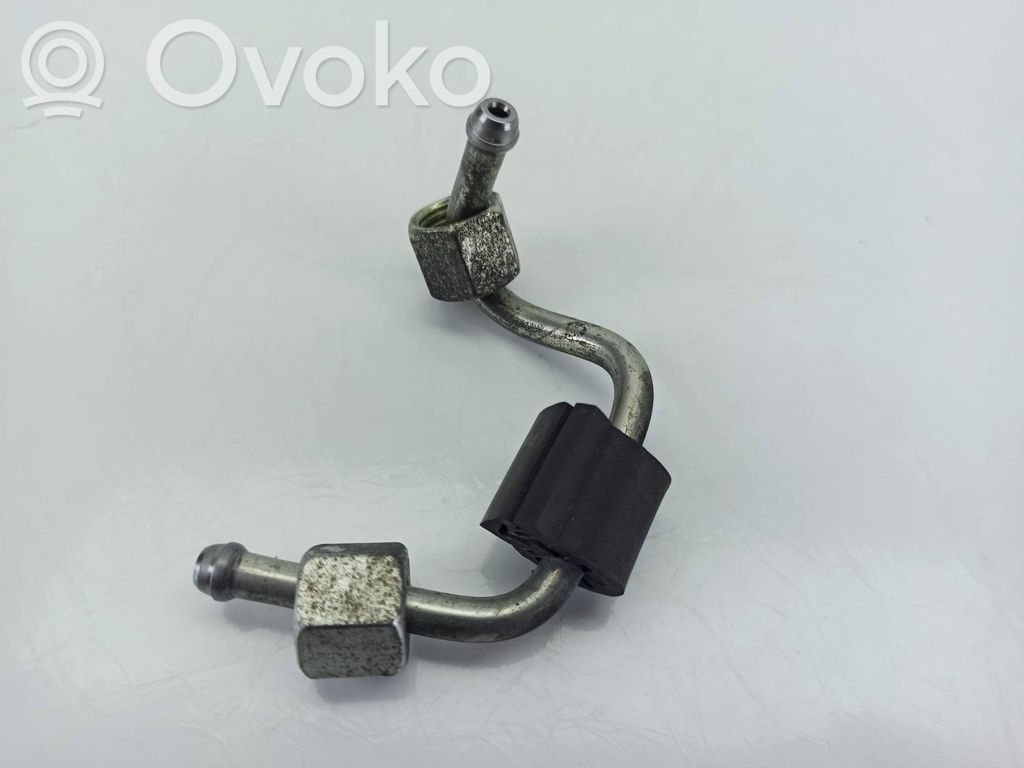 Audi A4 S4 B9 8W Gaisa kondicioniera caurulīte (-es) / šļūtene (-es) 