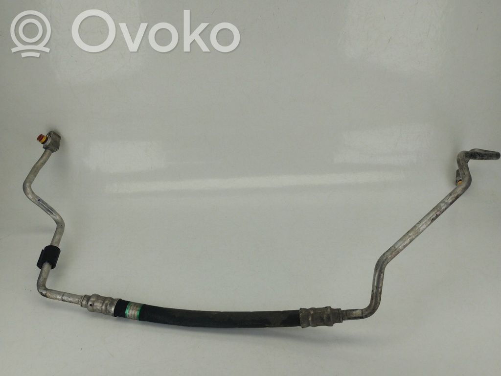 BMW 1 E81 E87 Ilmastointilaitteen putki (A/C) 