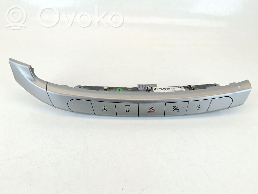 Fiat Tipo Hazard light switch 