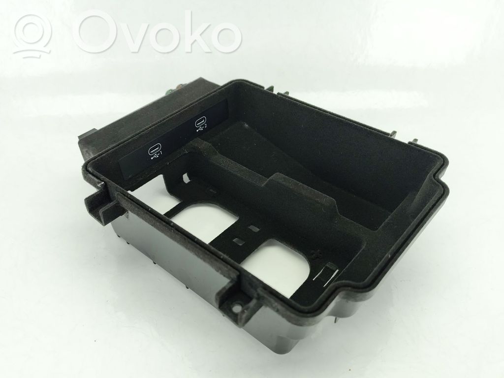 Audi Q7 4M Glove box 