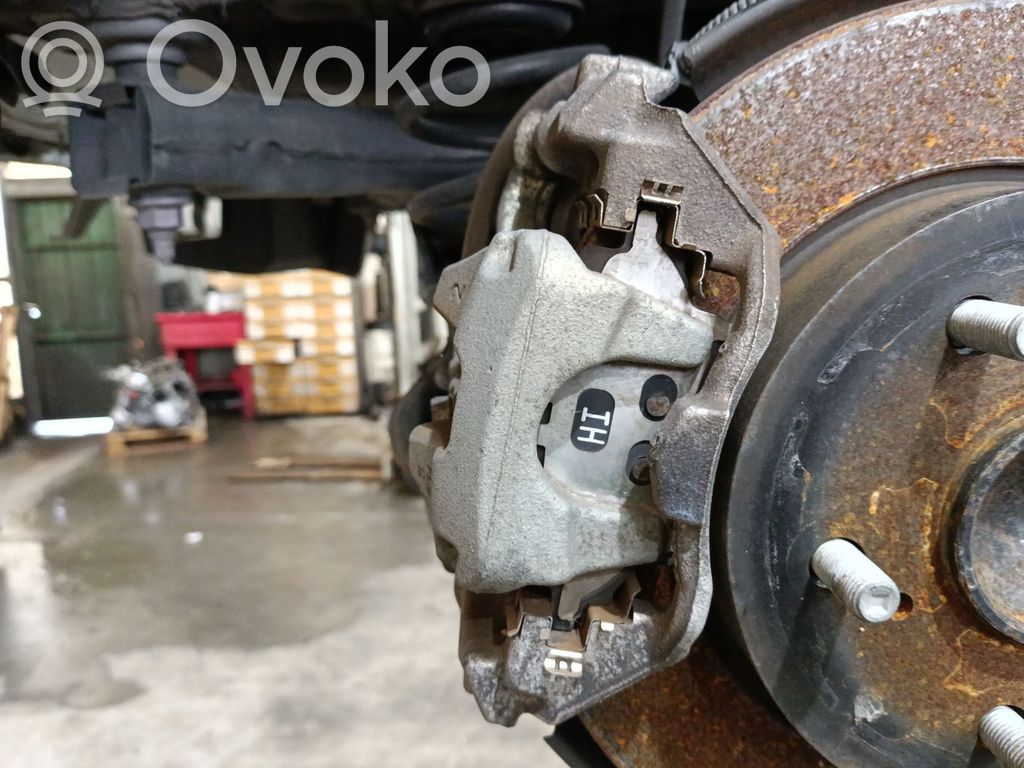 Toyota Corolla E160 E170 Jarrusatulan tyynyn pidike takana 