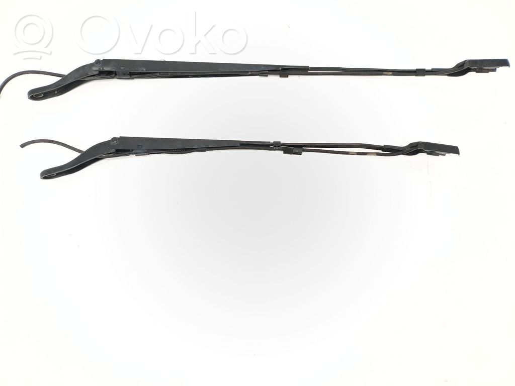 Peugeot Rifter Front wiper blade arm 