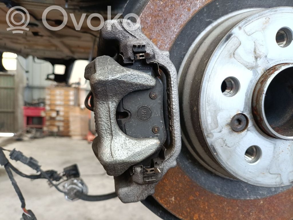 BMW 2 F46 Mocowanie / Zacisk hamulca tylnego 