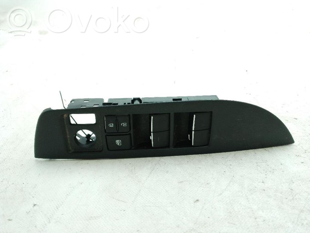 Electric window control switch   8404002490