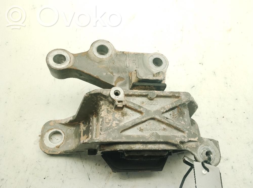 Ford Focus Engine mount bracket 