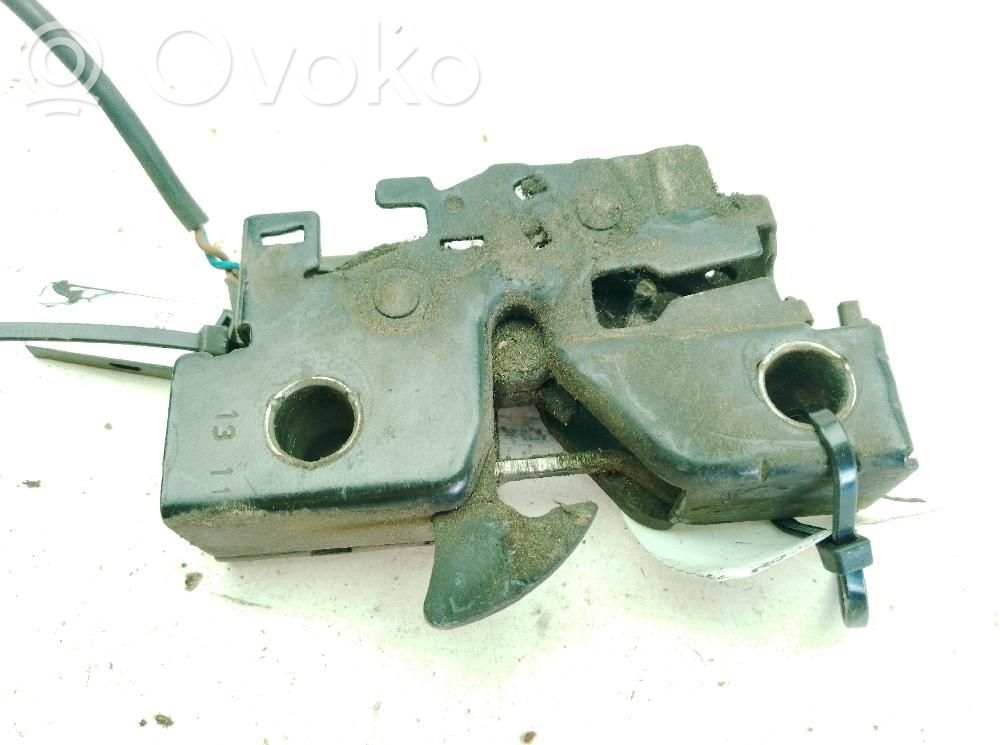 Volkswagen Jetta VI Tie down hook / loop 