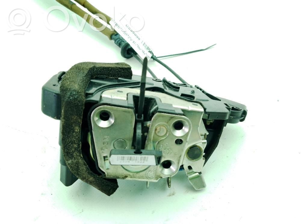 Nissan X-Trail T31 Front door lock 