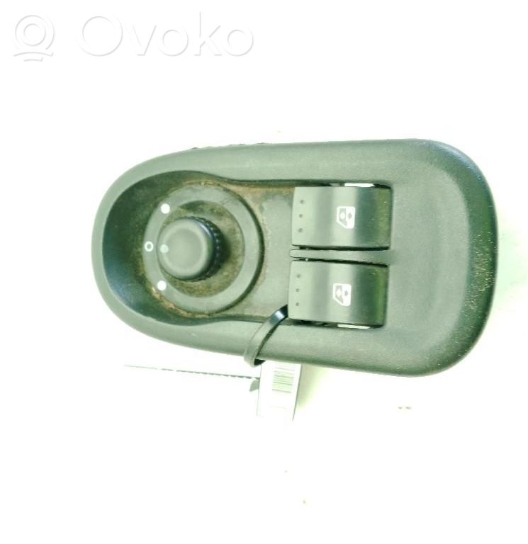 Comutator comandă geamuri electrice   8200476806