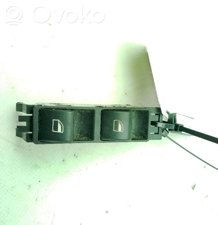 Electric window control switch   8381514