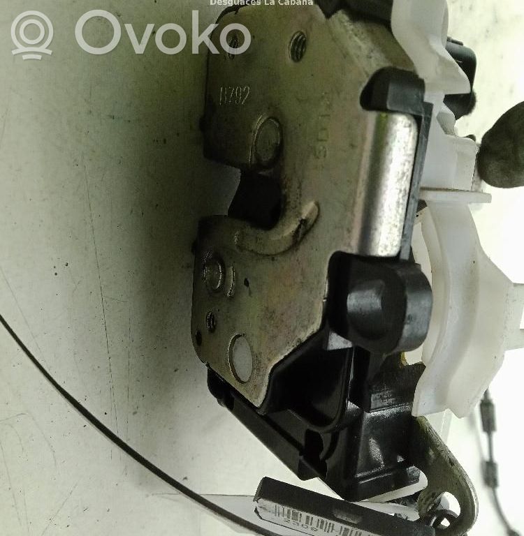 Ford Ka Priekšpusē durvju roktura vāciņš 