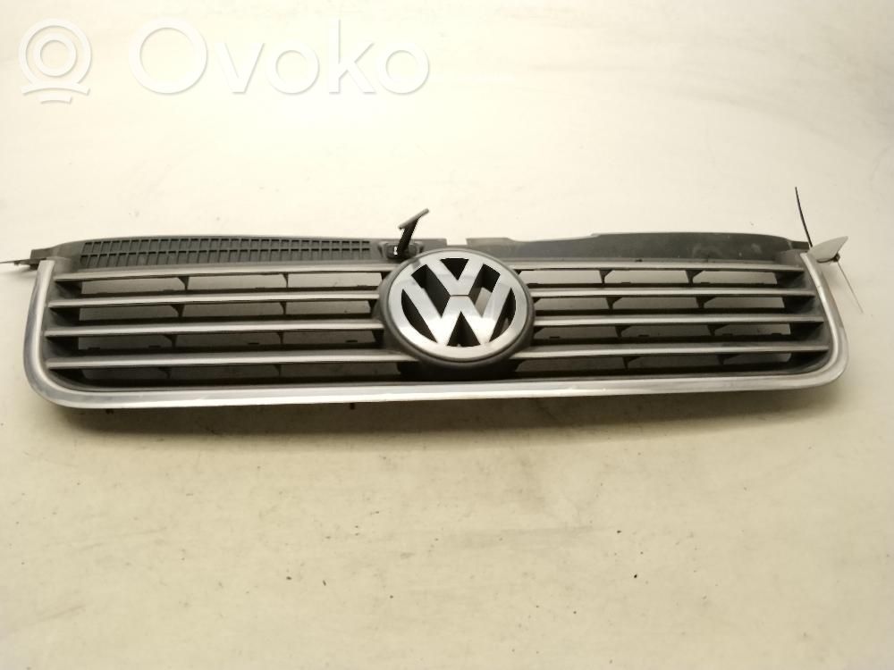 Volkswagen PASSAT B5.5 Etusäleikkö 