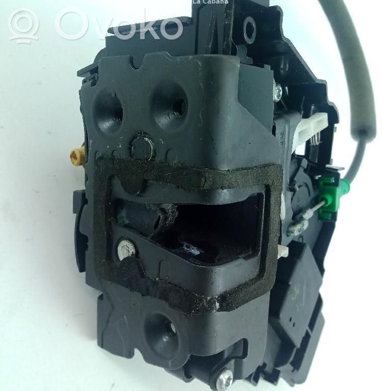 Cerradura de puerta delantera