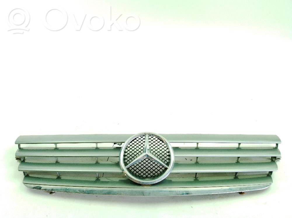 Mercedes-Benz C W203 Передняя решётка 
