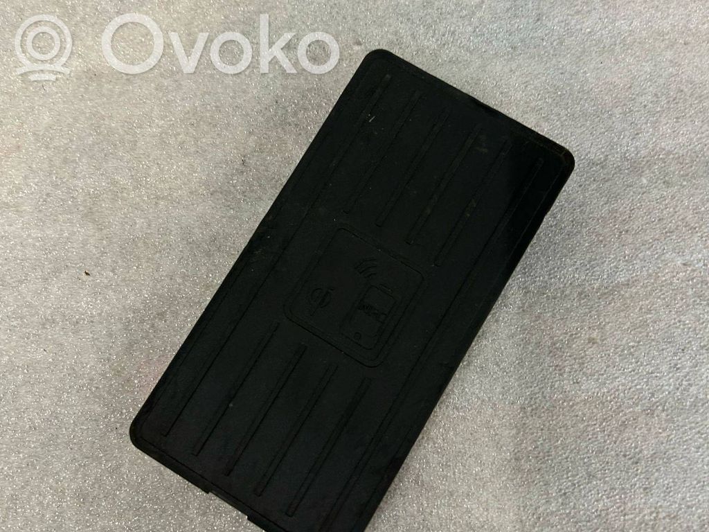 Audi RS Q8 Wireless charging module 