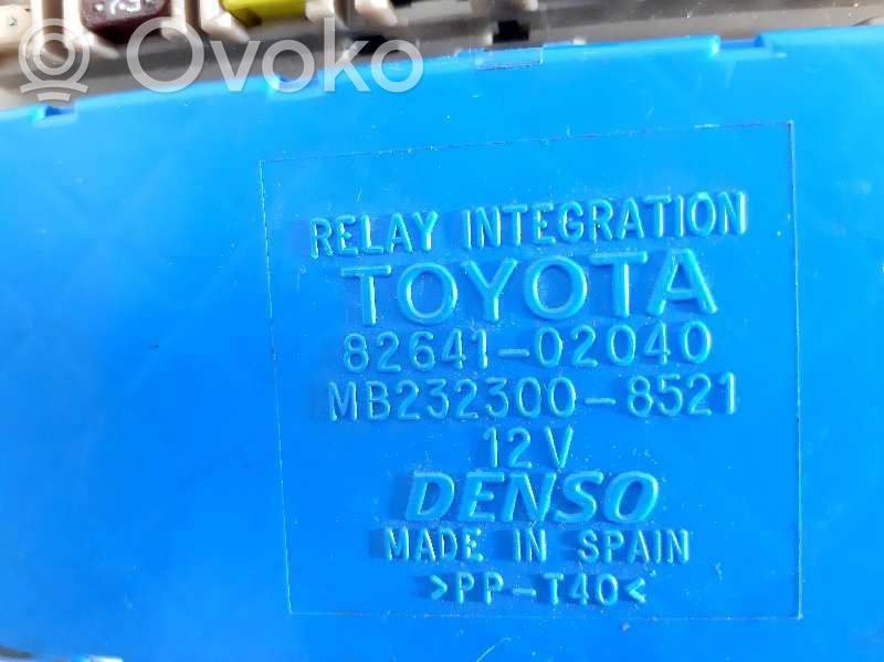 Toyota Corolla E120 E130 Ramka / Moduł bezpieczników 