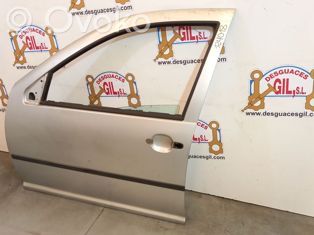 Puerta delantera   124018