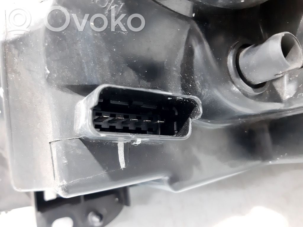 Headlight/headlamp   136931