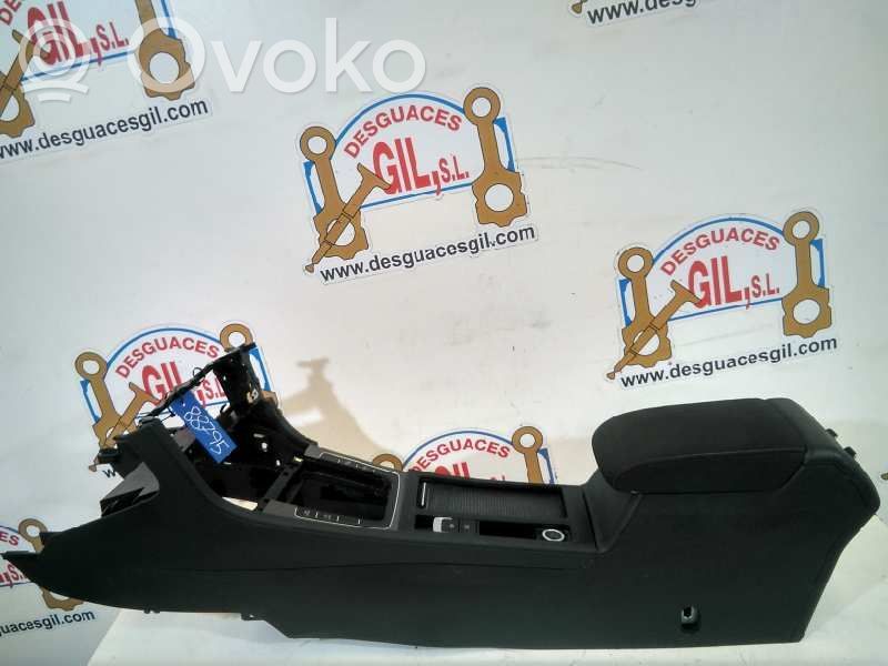 Volkswagen Golf VII Armrest 