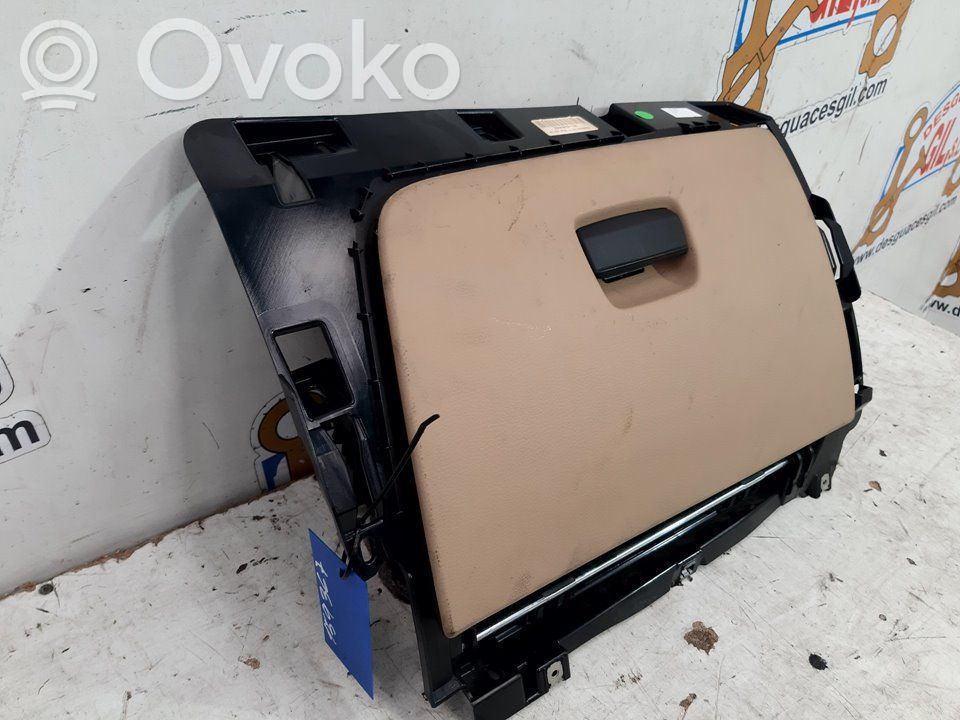 Glove box   159367