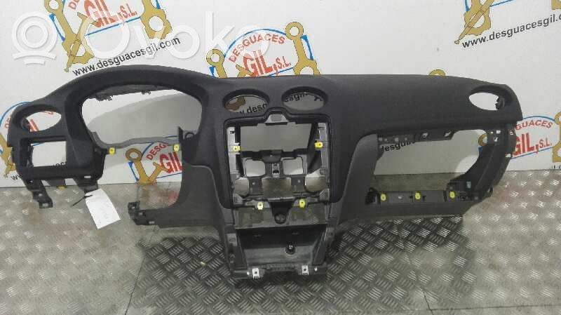 Panelis   2738