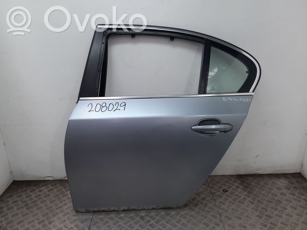 Aizmugurējās durvis   208029