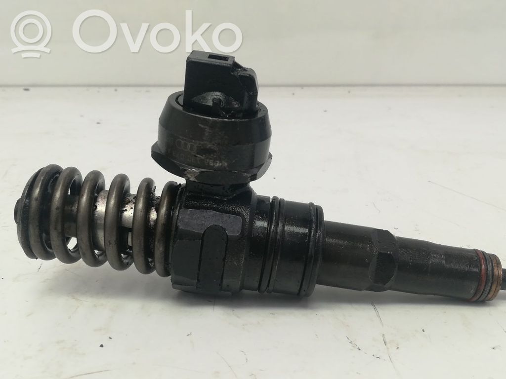 Audi A4 S4 B6 8E 8H Wtryskiwacz paliwa 