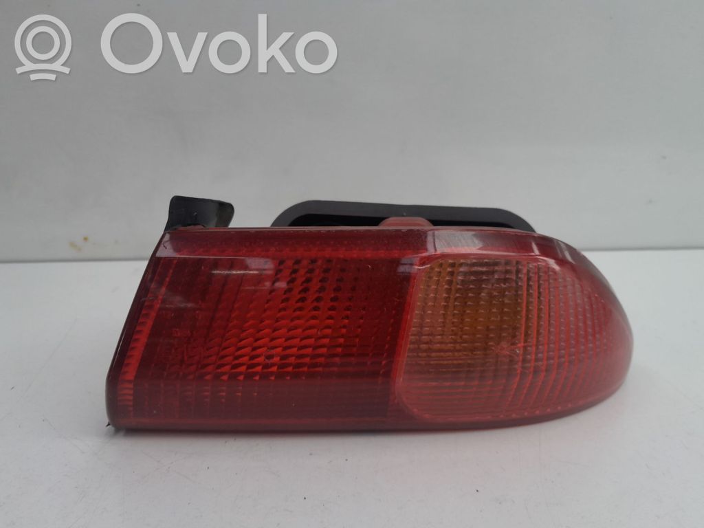 Lampă spate în caroserie   210676