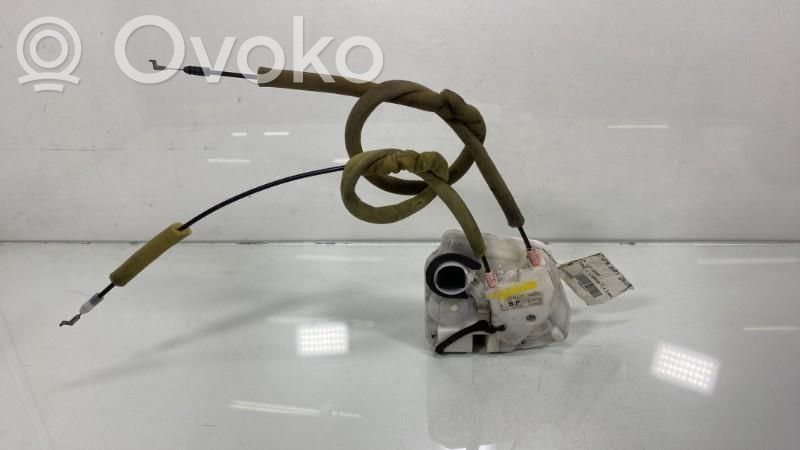 Mazda 2 Priekšpusē slēdzene 