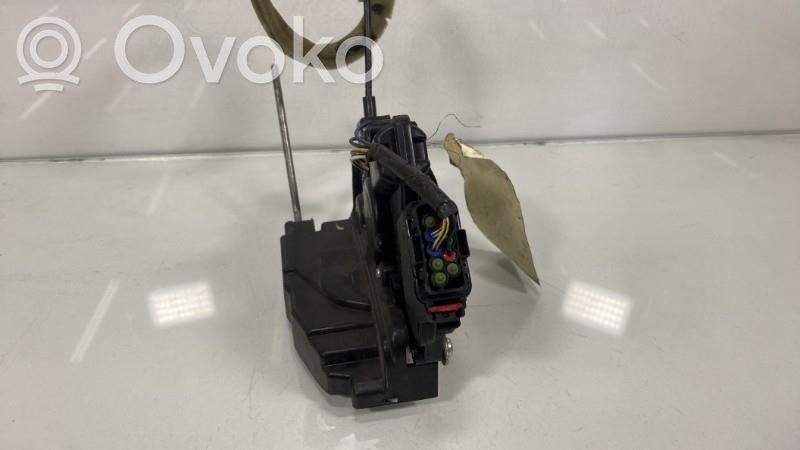 Mazda 3 I Priekšpusē slēdzene 