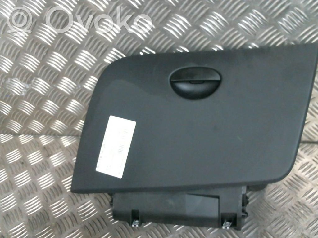 Seat Leon (1P) Daiktadėžės (bordačioko) komplektas 